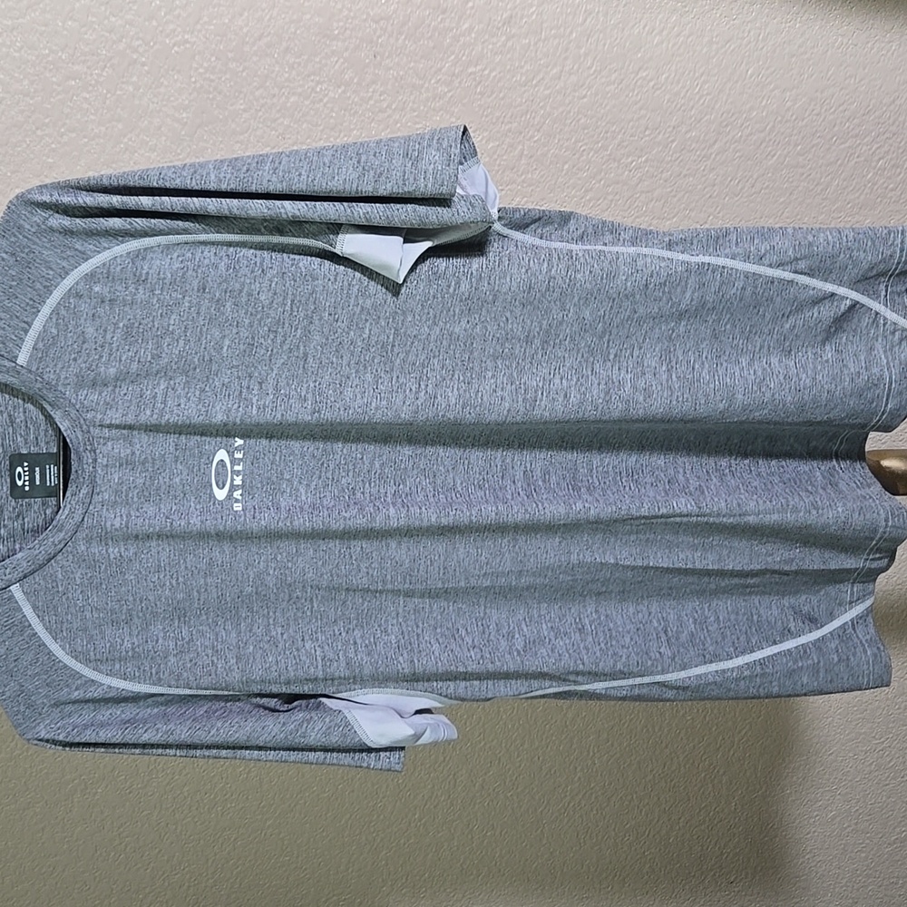 Oakley Gray Short Sleeve Performance Tee - Picture 2 of 6